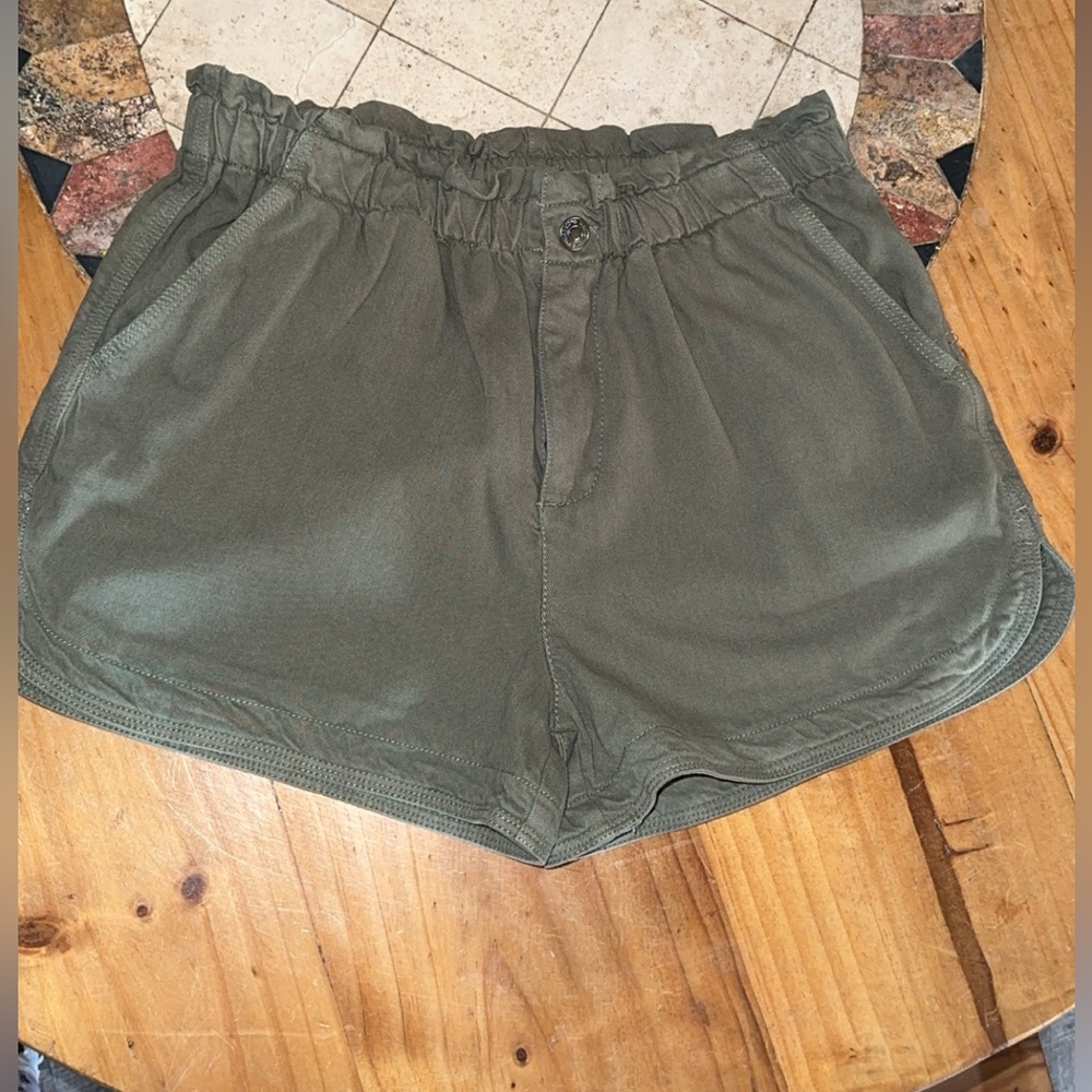 Thread & Supply Shorts Womens size small NWOT Olive Green